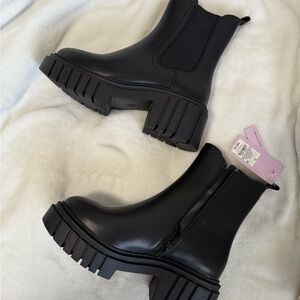 Black Chunky Chelsea Boots